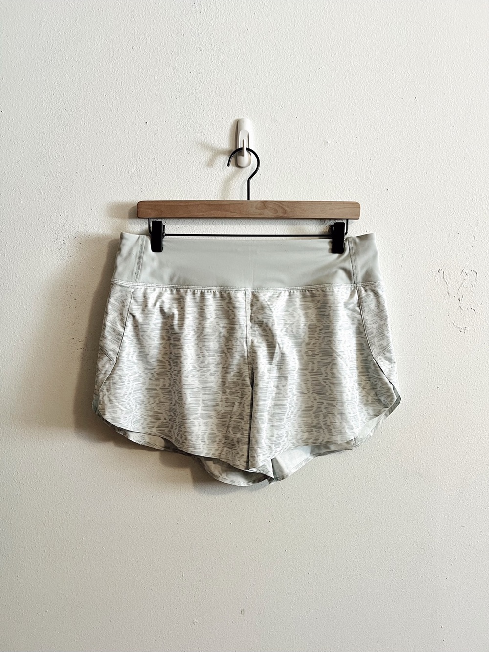 athleta printed run with it 4.5” shorts
